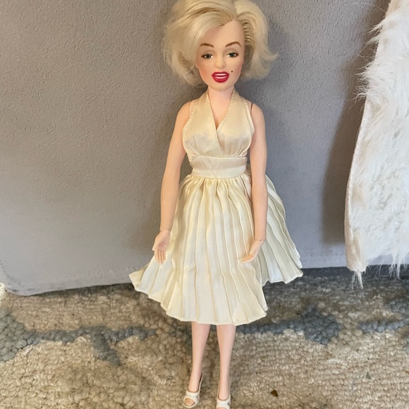 Marilyn Monroe 20th Century Fox Doll - Picture 2 of 5